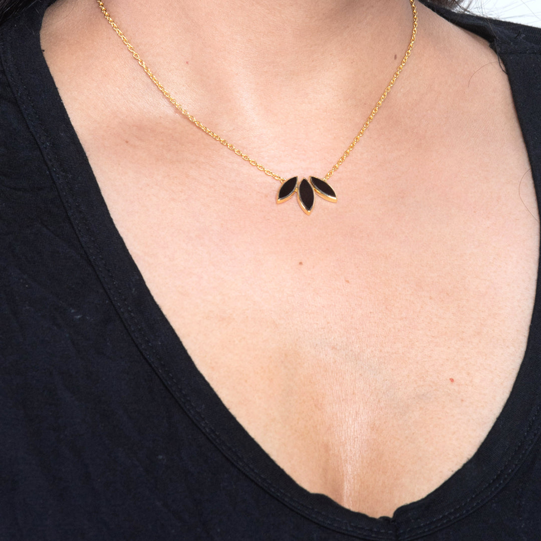 Floral Escape Necklace Black Agate Rose Gold